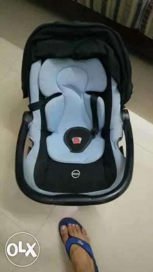 Baby's Black And Gray Seat Carrier