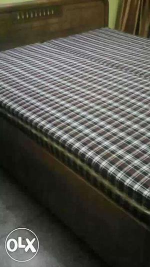 Box double bed without mattress