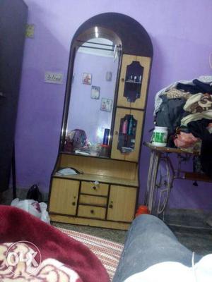 Dressing table in very good condition Only for