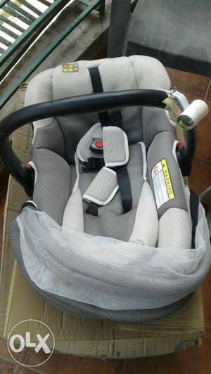Mee Mee infant car seat in excellent condition.