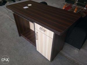 Office Table New Condition size 4/2