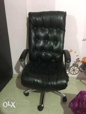 Office chair in excellent condition