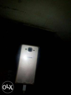 On 7 Samsung galaxy vary good condition one hand