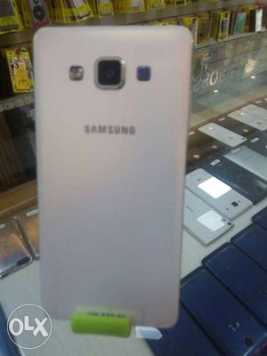 Samsung Galaxy A5 White Looks like new condition