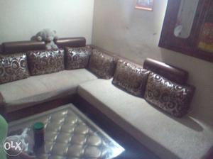 Six seater sofa set with table in good condition