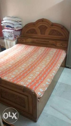 Urgent sell !!! Diwan bed with box for keeping luggages