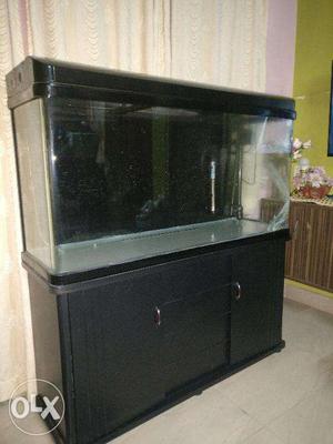 4 ft aquarium with cabinet stones and sand