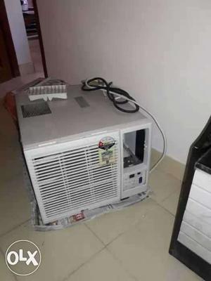 Ac 0.75 ton lg very good condition 1 yr old