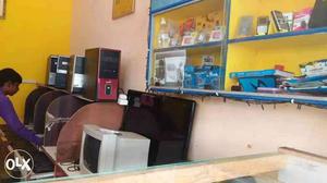 Cyber cafe store for sale 10th cpu with monitors