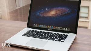 New condition Macbook Pro 15, i7, 4GB, 750GB