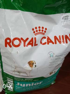 Royal Canin Junior Plastic Pack