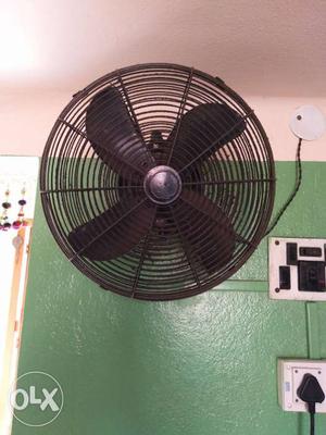 Wall fan... in absolute running condition..