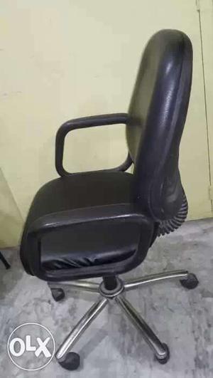 20 office revolving chairs... best like new