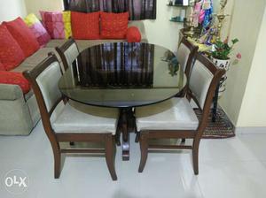 6seater dining table wth 4 chairs nd 1 teapoy