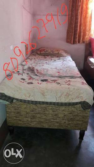 A Box type Diwan bed with sanmika is very good