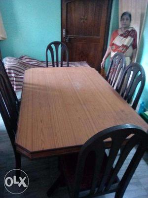 A six seated Dining Table in excellent condition is for