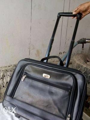 American Tourister Professional pure leather beg.