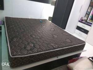 Bed metress in a nice quality used only 6 mnths