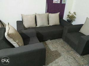 Brand new mr fabrics 3/1/1 spacious sofa