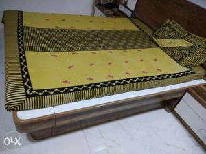 Double bed mattress on sale: Size: 6.5 x 5 ft