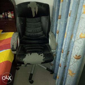 Executive chair in excellent working condition