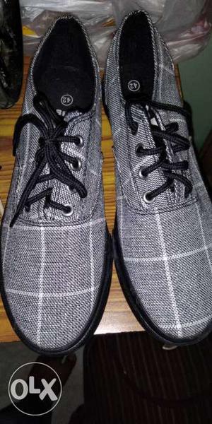 Grey checks shoes of magnett size available 42