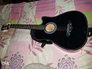 Guitar in awsome condition home delivery with bag