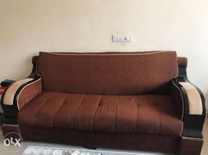 Less than 1 yr old 5 seater sofa