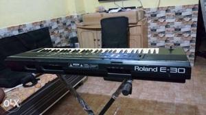 Roland e30 keyboard Adopter+ bag + Stand