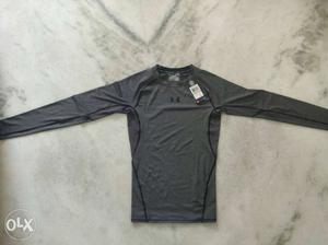 Under Armour Long Sleeve Compression TShirt. Size - S