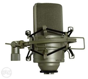 Very less used mxl 990 condensor mic with box in