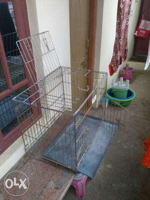 A completely foldable metal pet cage with
