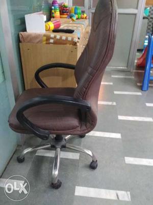 Immediate saleExecutive chair with good upholstery, wheels