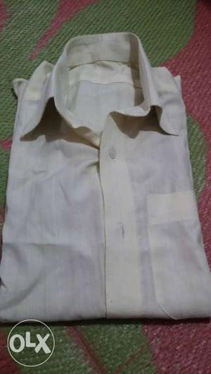 3 formal shirts les used. blue,pink with white line,yellow M
