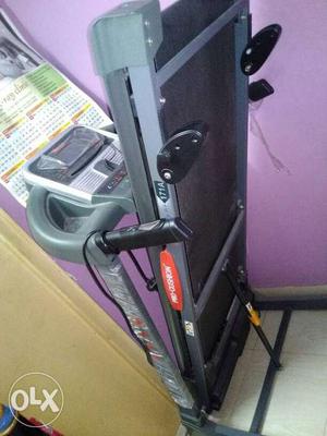 4months old motorized treadmill with guarantee
