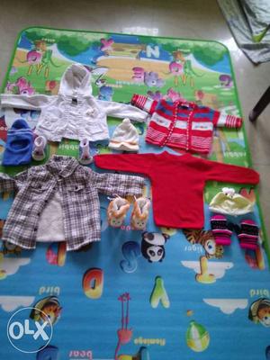Baby(0-2 yrs) sweaters -4,hand gloves 1