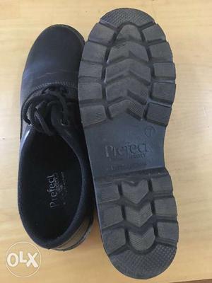 Black school shoes size 7 - minimally used