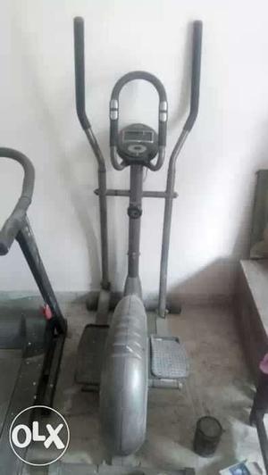 Cross over exercise machine.metre working with