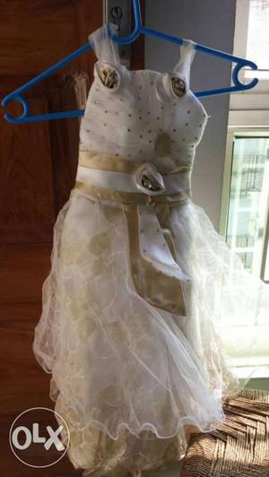 Girls fancy frock fresh un used bought for 