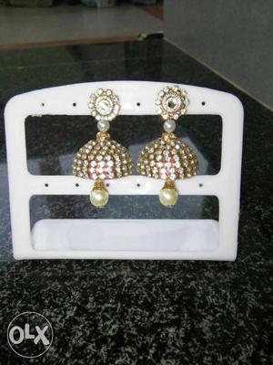 Gold-colored And White Pearl Jhumka