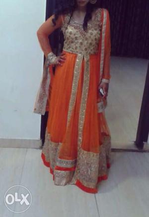 I want to sell this lehenga. its a lovely orange