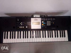 Yamaha E223 keyboard, new condition, with