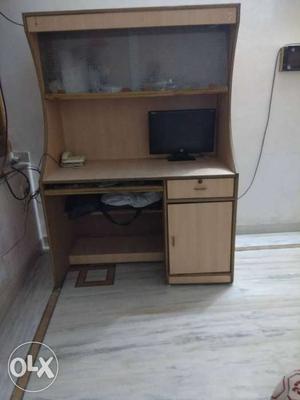 Brown Wooden Single Kneehole Desk With Hutch