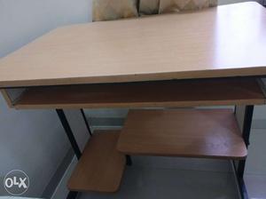 Computer table in very good condition