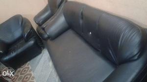 I selling this full black sofa...only in 