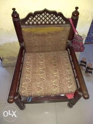In very good condition sofa set