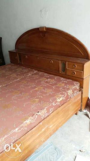 King Size Double Bed with bed box and Mattress In Very Good