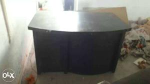 Office table 4ft x 2.5 ft. itsof wood not of