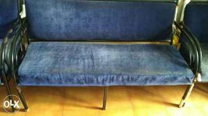 Sofa set with 2 chairs good condition