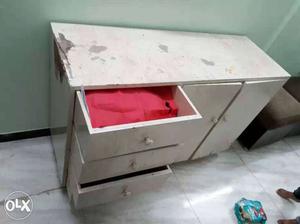 Table with 4 drawers,can b used as lcd stand